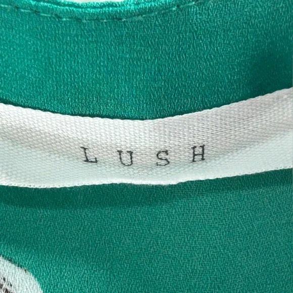 Lush Green and White 3/4 Length Sleeve V Neck Floral Lightweight Blouse Size M - Picture 8 of 11